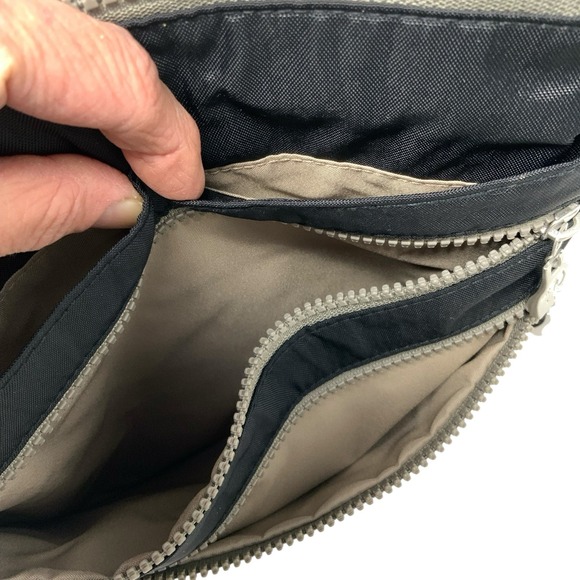 Baggallini Comrade 3 Zip Black Crossbody Bag NEW - Picture 2 of 12